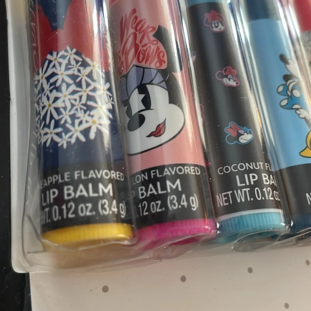 NIB Minnie Mouse lip balm set